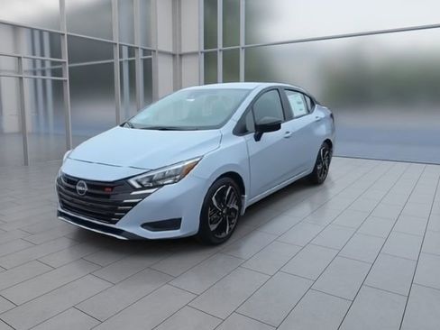 New 2025 Nissan Versa SR w/ Trunk Package image 4