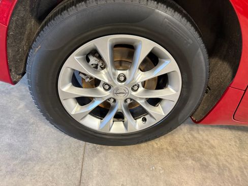 Certified 2024 Chrysler Pacifica Touring-L AWD/4WD image 17