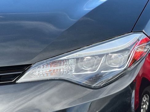 Used 2018 Toyota Corolla XLE image 48