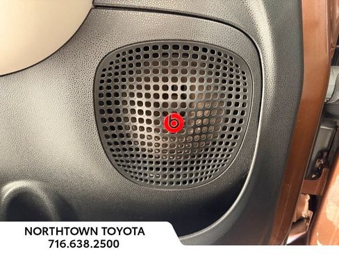 Used 2018 FIAT 500L Trekking w/ Urbana Appearance Package image 10