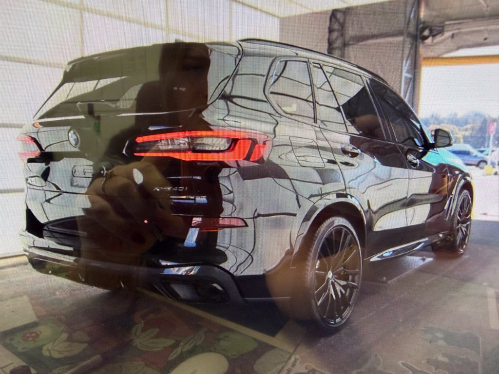 Used 2021 BMW X5 xDrive40i w/ M Sport Package AWD/4WD image 5