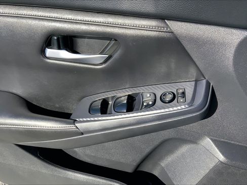 Used 2024 Nissan Sentra SV image 32