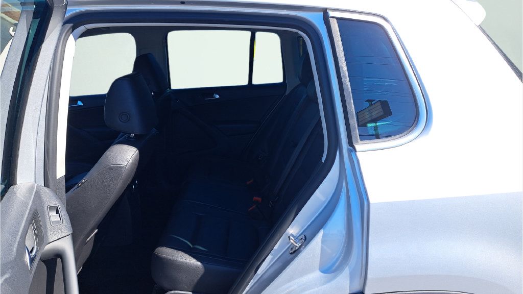 Used 2012 Volkswagen Tiguan SE AWD/4WD image 12