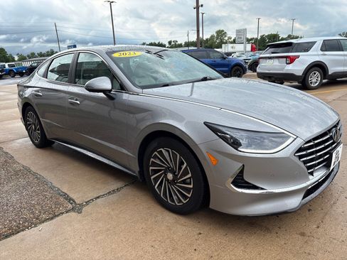 Used 2023 Hyundai Sonata Limited w/ Cargo Package FWD image 7