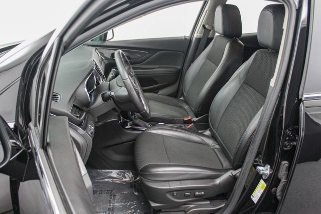 Used 2022 Buick Encore Preferred w/ Safety Package II FWD image 19