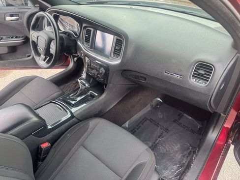 Used 2018 Dodge Charger SXT Plus RWD image 3