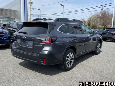 Used 2022 Subaru Outback Premium image 5
