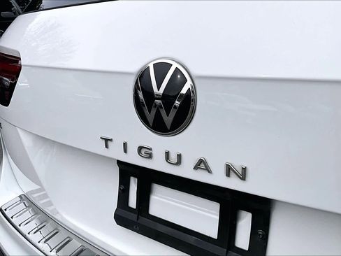 Certified 2022 Volkswagen Tiguan SE image 33