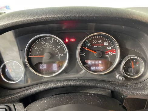 Used 2016 Jeep Wrangler Unlimited Rubicon AWD/4WD image 5