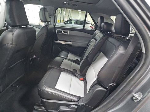 Used 2022 Ford Explorer XLT w/ Equipment Group 202A image 7