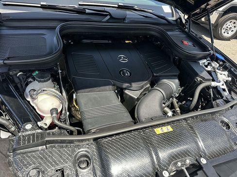 Used 2025 Mercedes-Benz GLE 450e 4MATIC w/ Driver Assistance Package image 30
