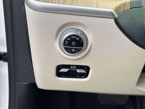 Used 2024 Mercedes-Benz C 300 4MATIC Sedan image 22