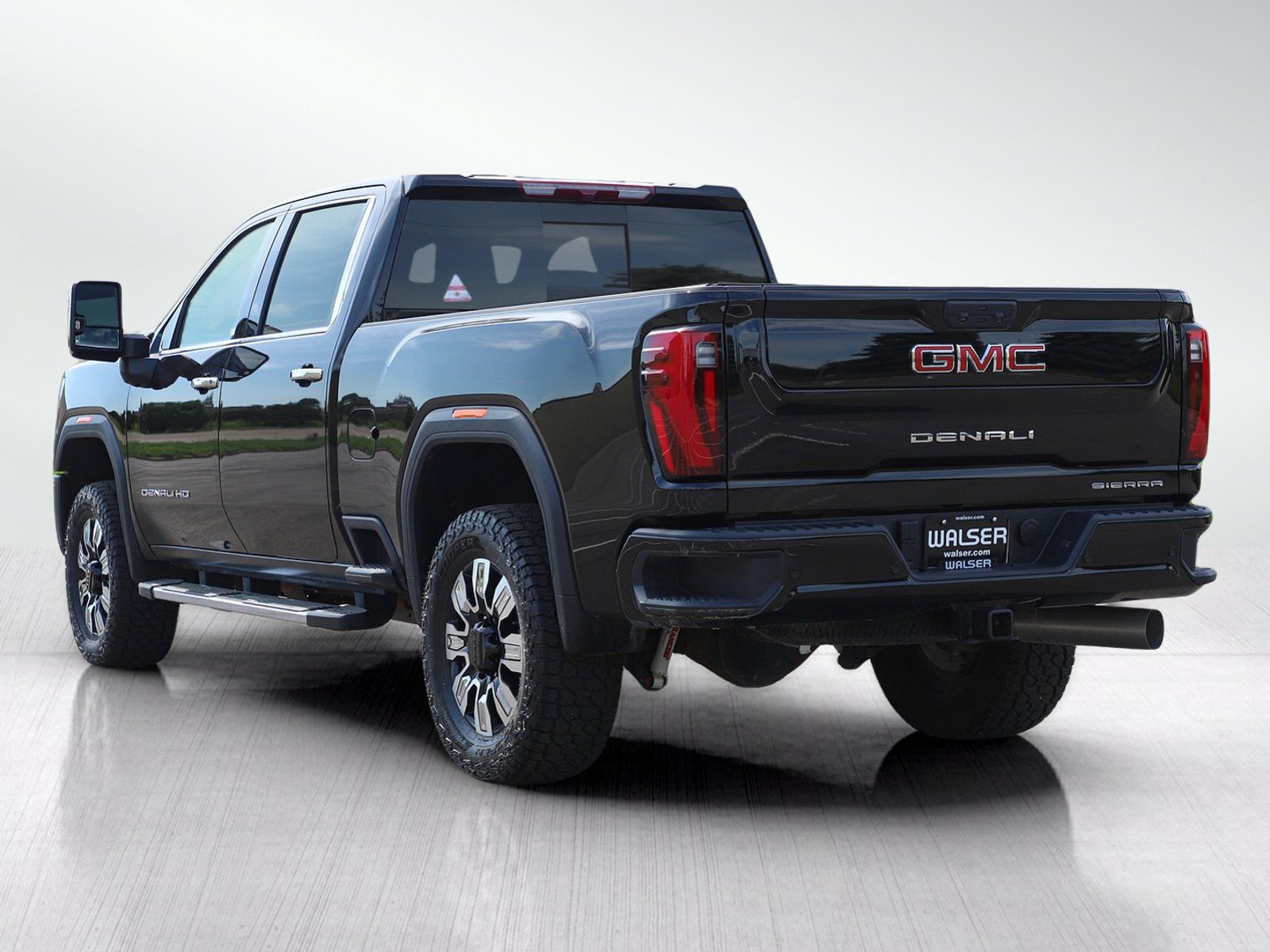 Used 2025 GMC Sierra 2500 Denali AWD/4WD image 3