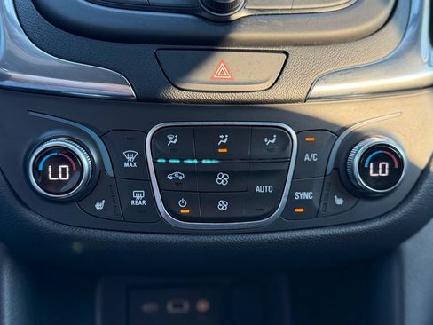 Used 2019 Chevrolet Equinox LT w/ Driver Convenience Package AWD/4WD image 23