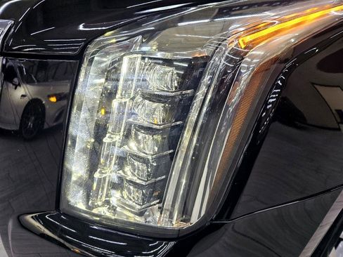 Used 2017 Cadillac Escalade ESV Premium Luxury image 10