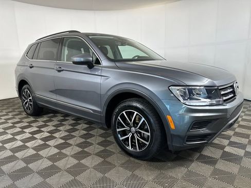 Used 2021 Volkswagen Tiguan SE w/ Panoramic Sunroof Package image 2