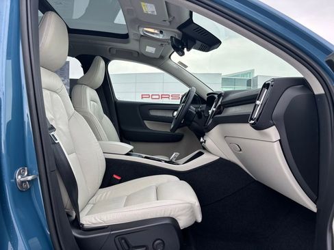 Certified 2023 Volvo XC40 B5 Plus w/ Driver Assist Package image 17