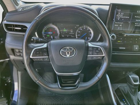 Used 2022 Toyota Highlander Platinum AWD/4WD image 11