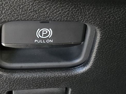 Used 2025 Jeep Grand Cherokee Laredo X image 35