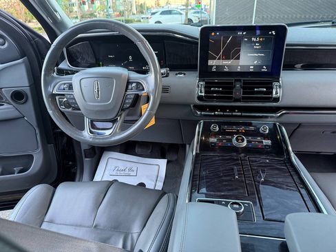 Used 2018 Lincoln Navigator Reserve AWD/4WD image 7