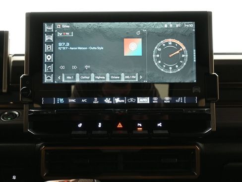 Used 2025 GMC Hummer EV 2X w/ LPO, Sport Package AWD/4WD image 17