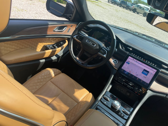 Used 2025 Jeep Grand Cherokee Summit AWD/4WD image 23