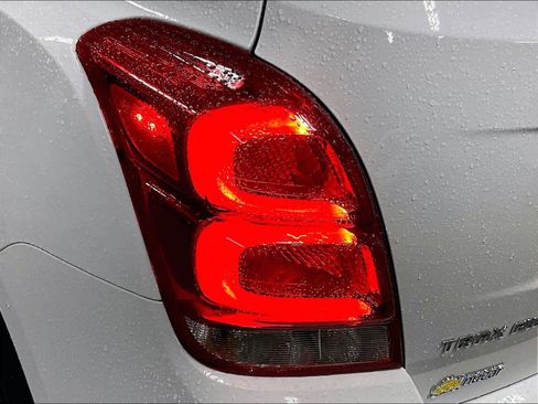 Used 2018 Chevrolet Trax LT w/ LT Convenience Package image 31