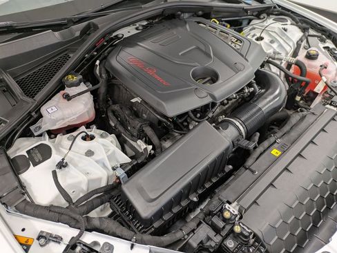Used 2025 Alfa Romeo Giulia AWD w/ Driving Assist Package image 31