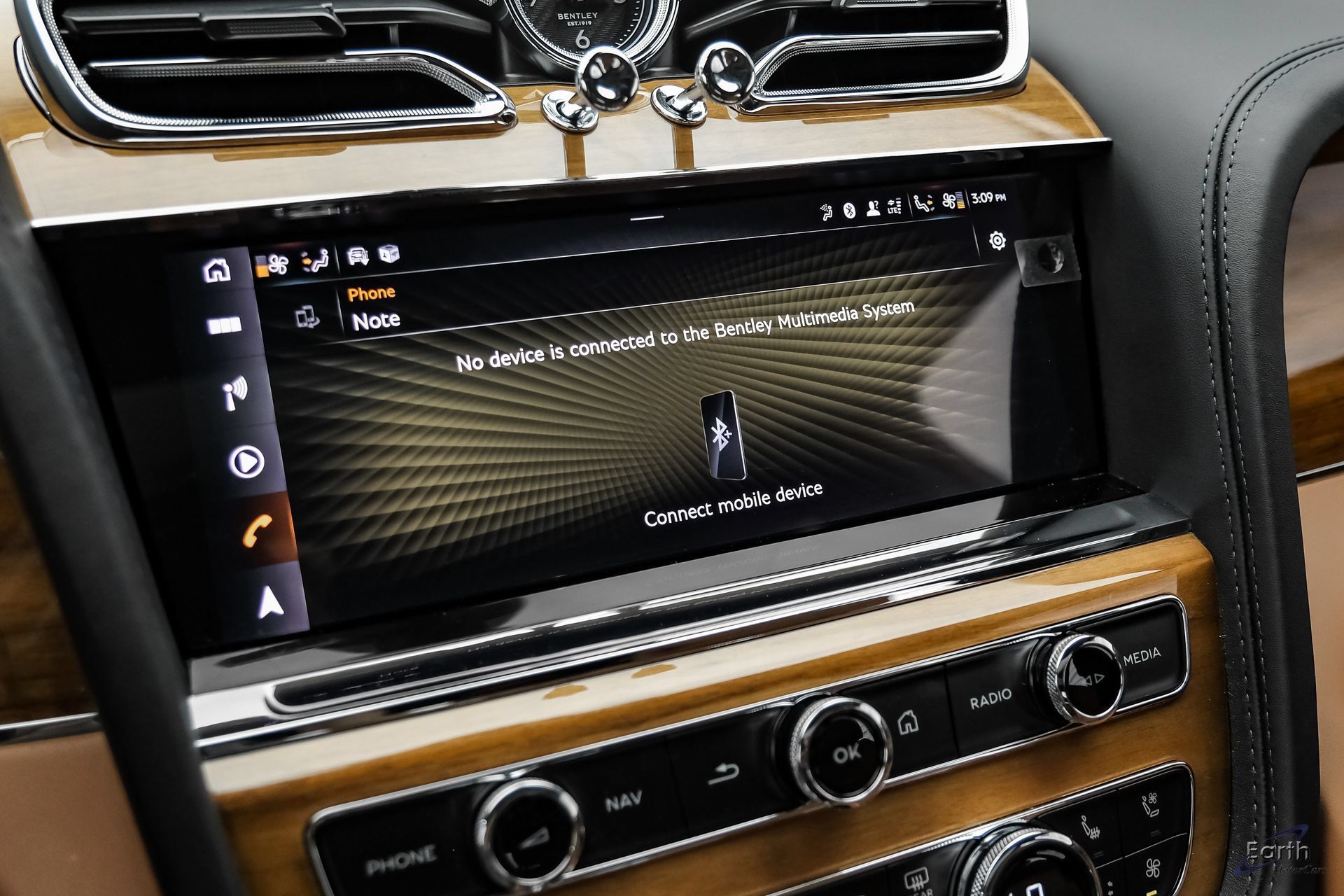 Used 2023 Bentley Bentayga Extended Wheelbase AWD/4WD image 76