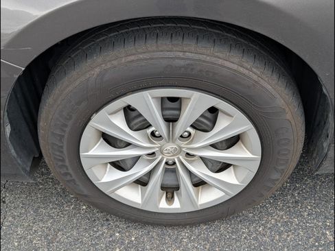 Used 2016 Toyota Camry LE FWD image 10
