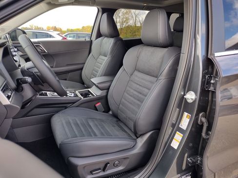 New 2025 Mitsubishi Outlander SE image 8