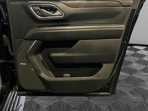 Used 2023 Chevrolet Suburban LT image 18