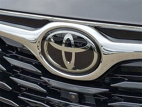 New 2025 Toyota Highlander Platinum image 21