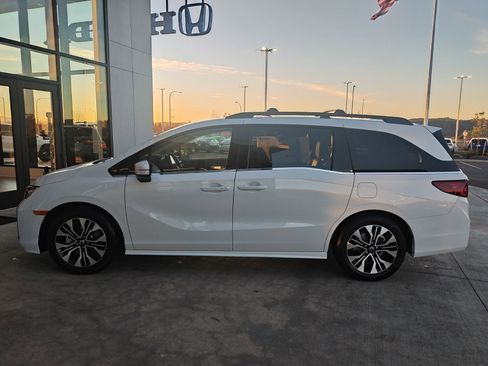 New 2026 Honda Odyssey Elite image 8