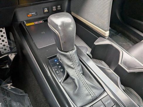 Used 2025 Toyota Camry SE image 12