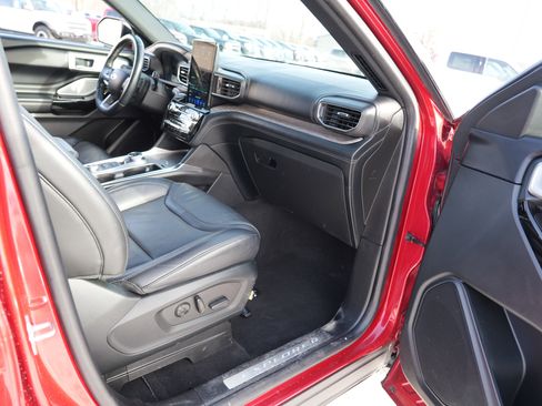 Used 2021 Ford Explorer Platinum w/ Equipment Group 601A image 32
