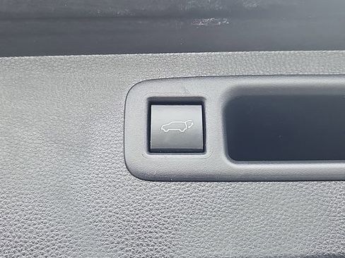 Used 2022 Toyota Highlander XLE image 19