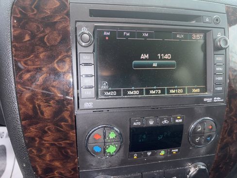 Used 2011 GMC Yukon XL Denali image 12