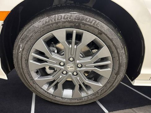 New 2026 Honda Odyssey Touring image 11