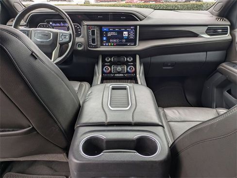 Used 2021 GMC Yukon XL Denali w/ Denali Premium Package image 24