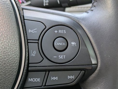 Used 2021 Toyota RAV4 XLE Premium image 30