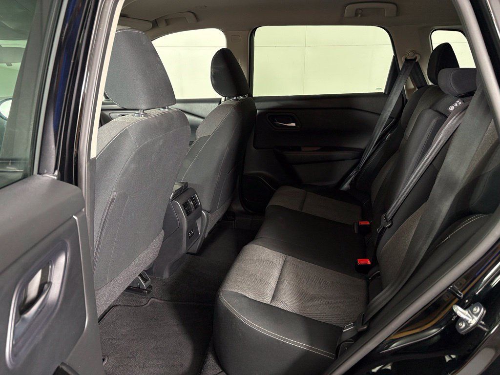 Used 2024 Nissan Rogue SV FWD image 36