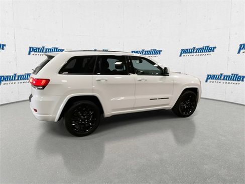 Used 2020 Jeep Grand Cherokee Altitude image 12