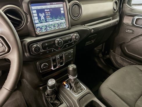 Used 2023 Jeep Wrangler Unlimited w/ 8.4" Radio Group AWD/4WD image 26
