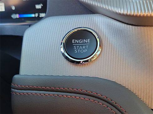 Used 2025 Ford Explorer Active w/ Active Comfort Package image 11