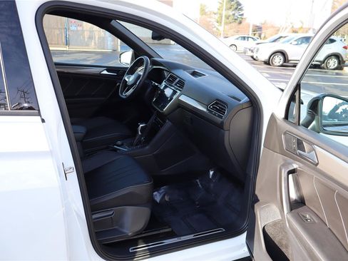 Used 2023 Volkswagen Tiguan SE R-Line image 29