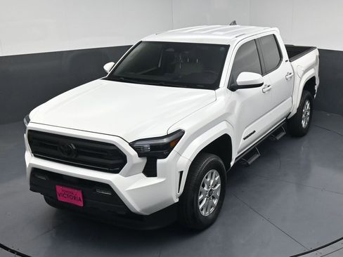 Used 2025 Toyota Tacoma SR5 RWD image 16