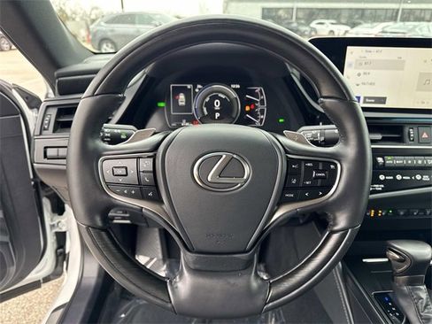 Used 2025 Lexus ES 300h w/ Luxury Package image 27