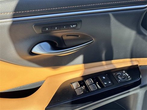 Certified 2024 Lexus ES 350 w/ Premium Package image 18