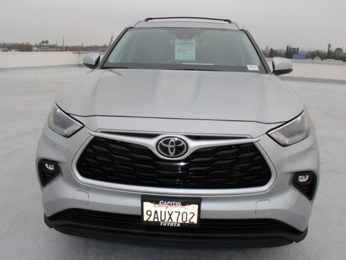 Certified 2022 Toyota Highlander XLE image 8